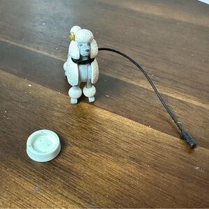 Playmobil White Poodle with Leash & Grooming Base – Pet Salon Accessory